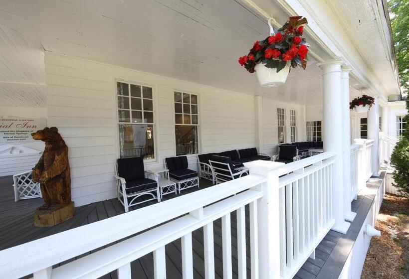 Отель Colonial Inn Harbor Springs