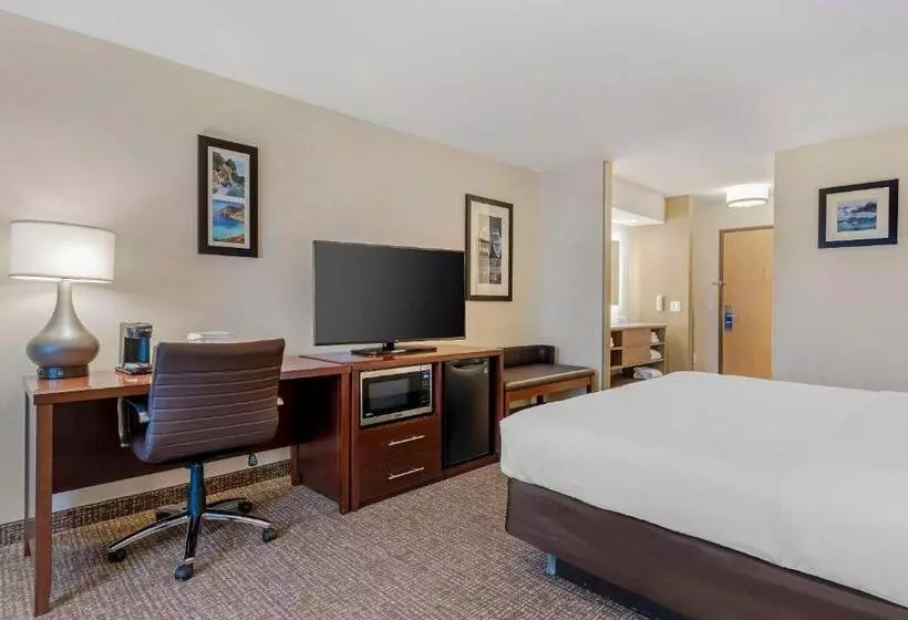 Отель Comfort Inn Marina On The Monterey Bay