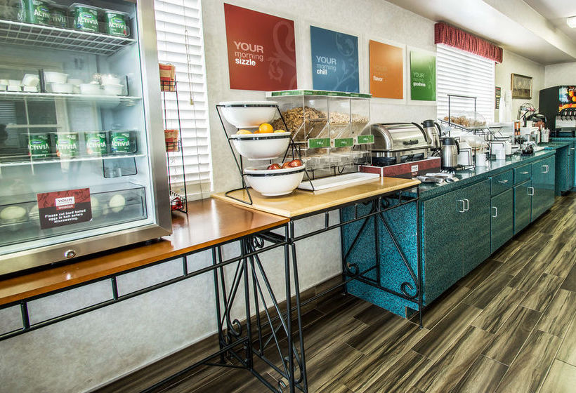 ホテル Super 8 By Wyndham Montgomery I65