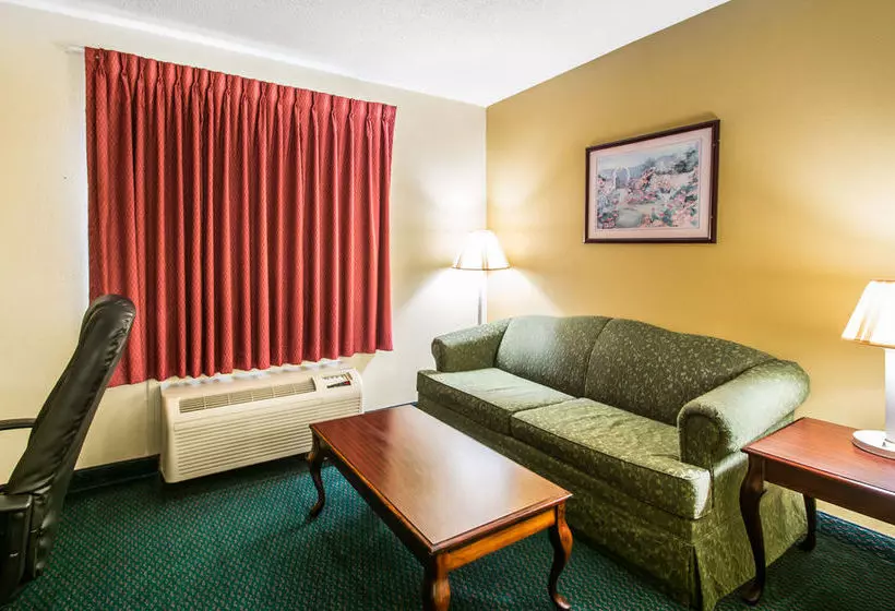 בית מלון כפרי Super 8 By Wyndham Montgomery I65