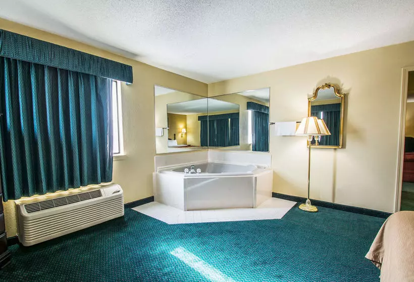 בית מלון כפרי Super 8 By Wyndham Montgomery I65