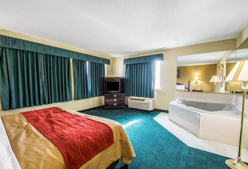 בית מלון כפרי Super 8 By Wyndham Montgomery I65