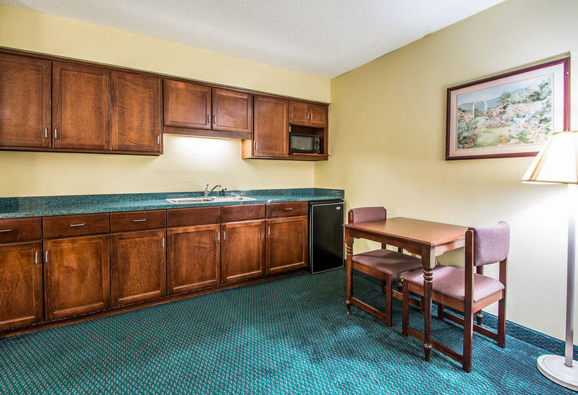 ホテル Super 8 By Wyndham Montgomery I65