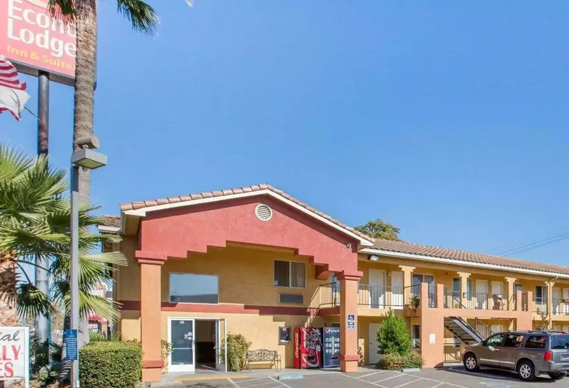 호텔 Econo Lodge Inn & Suites Lodi   Wine Country Area