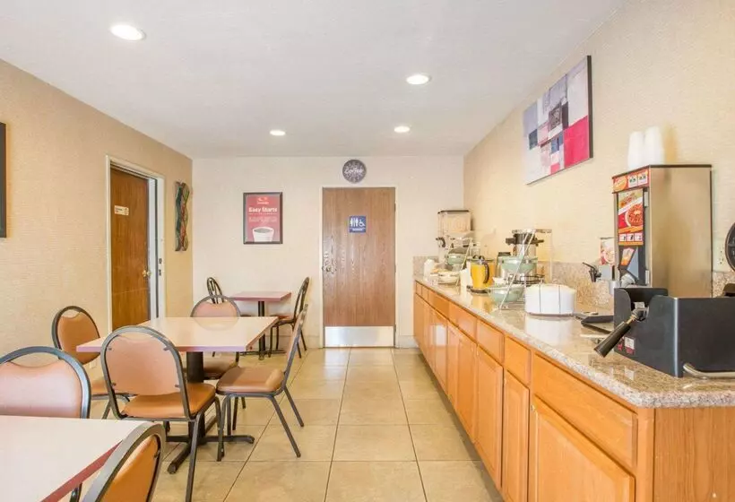 호텔 Econo Lodge Inn & Suites Lodi   Wine Country Area