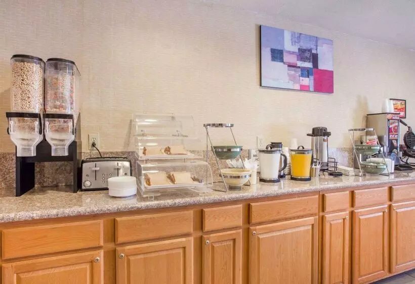 호텔 Econo Lodge Inn & Suites Lodi   Wine Country Area