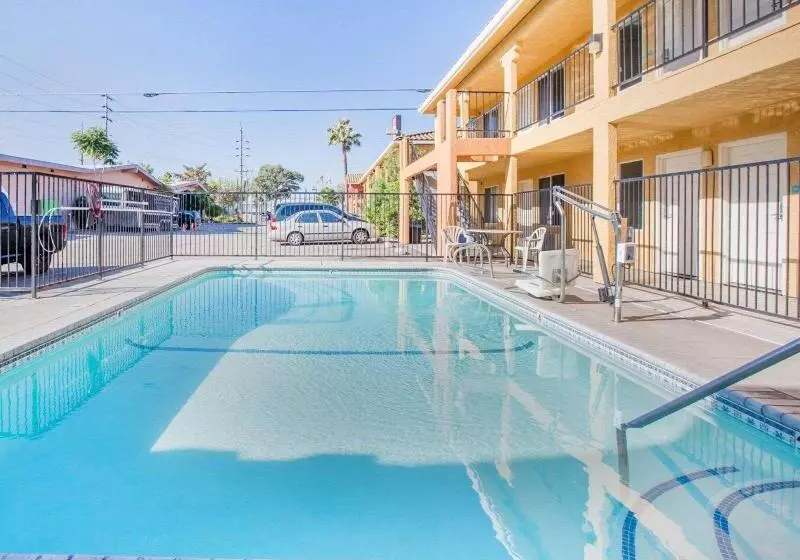 호텔 Econo Lodge Inn & Suites Lodi   Wine Country Area