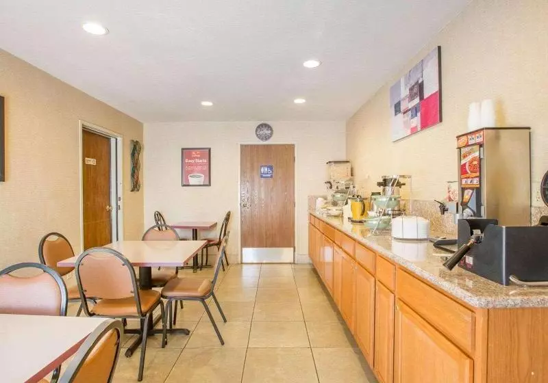 호텔 Econo Lodge Inn & Suites Lodi   Wine Country Area