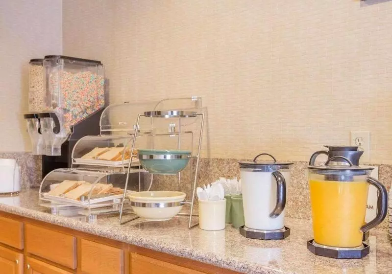 호텔 Econo Lodge Inn & Suites Lodi   Wine Country Area