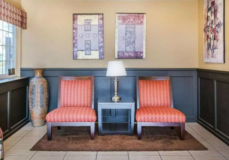 호텔 Econo Lodge Inn & Suites Lodi   Wine Country Area