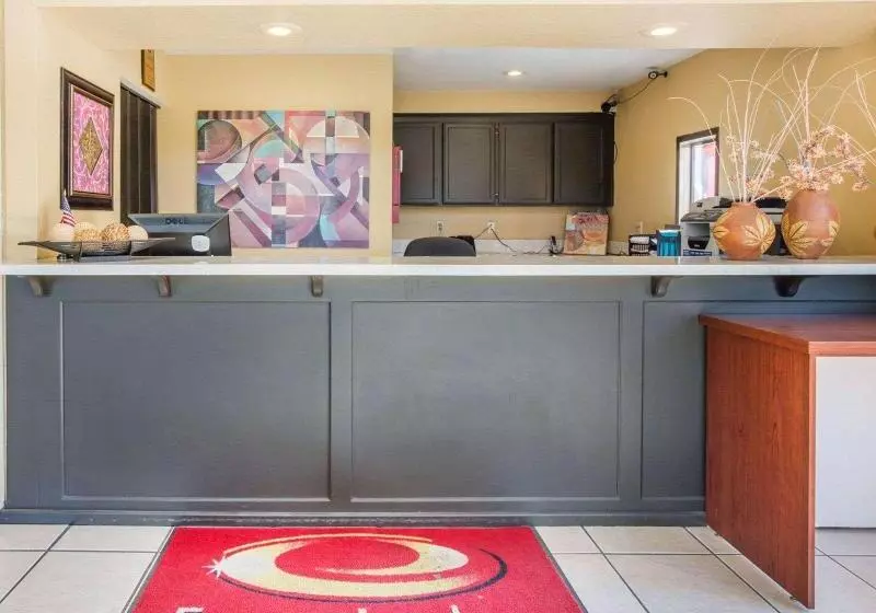 호텔 Econo Lodge Inn & Suites Lodi   Wine Country Area