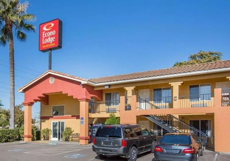 호텔 Econo Lodge Inn & Suites Lodi   Wine Country Area