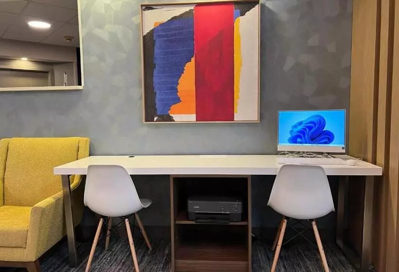 فندق Holiday Inn Express Harrisburg Ne, An Ihg