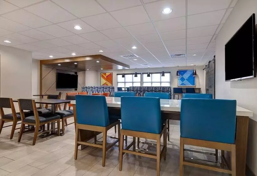 Szálloda Holiday Inn Express & Suites Central Omaha, An Ihg