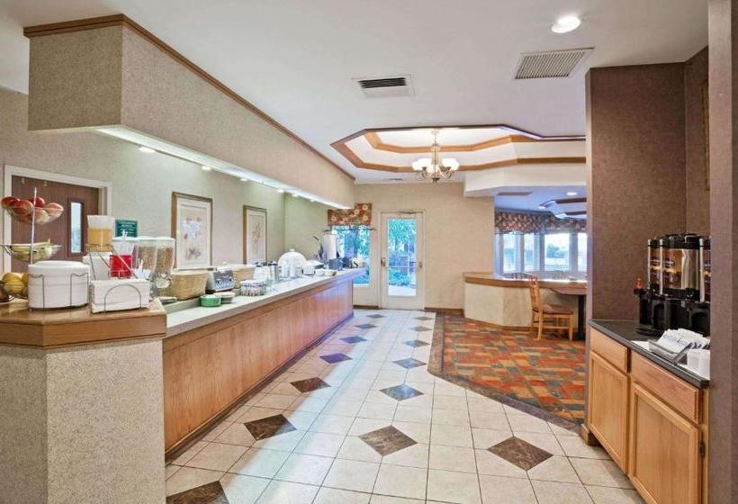 هتل La Quinta By Wyndham Overland Park