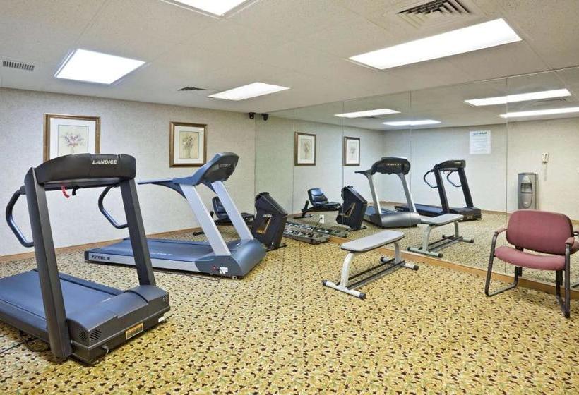 هتل La Quinta By Wyndham Overland Park