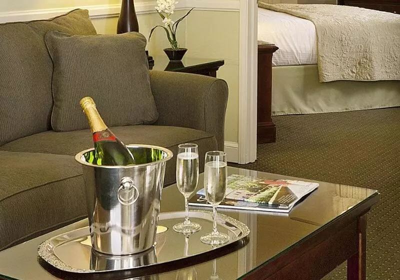 فندق Lavender Inn By The Sea