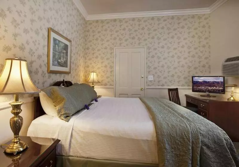 فندق Lavender Inn By The Sea