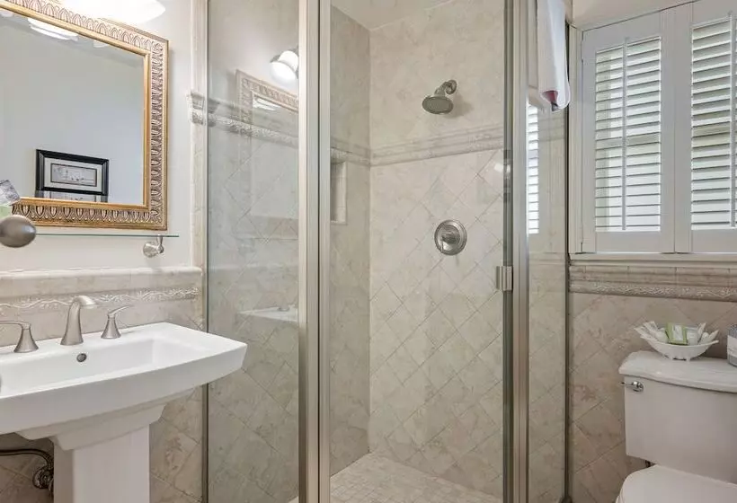 فندق Lavender Inn By The Sea