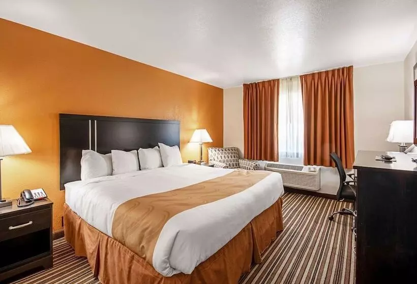 호텔 Quality Inn