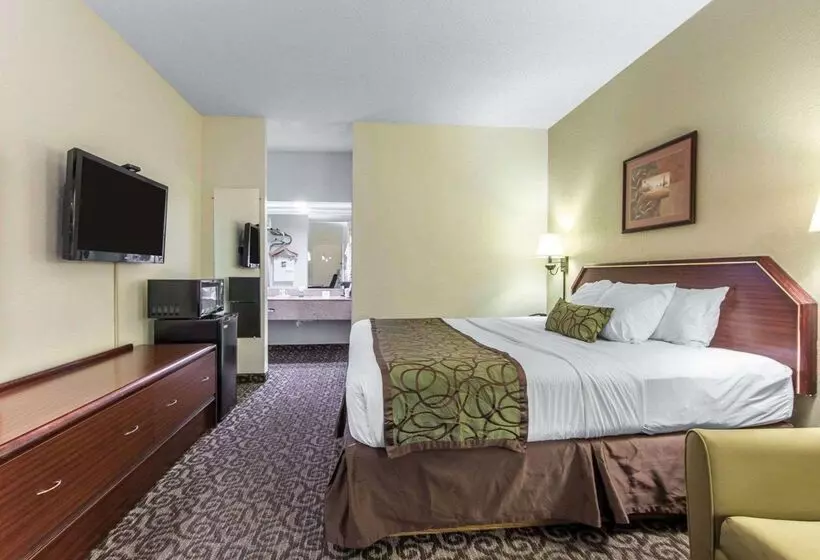 בית מלון כפרי Quality Inn Downtown