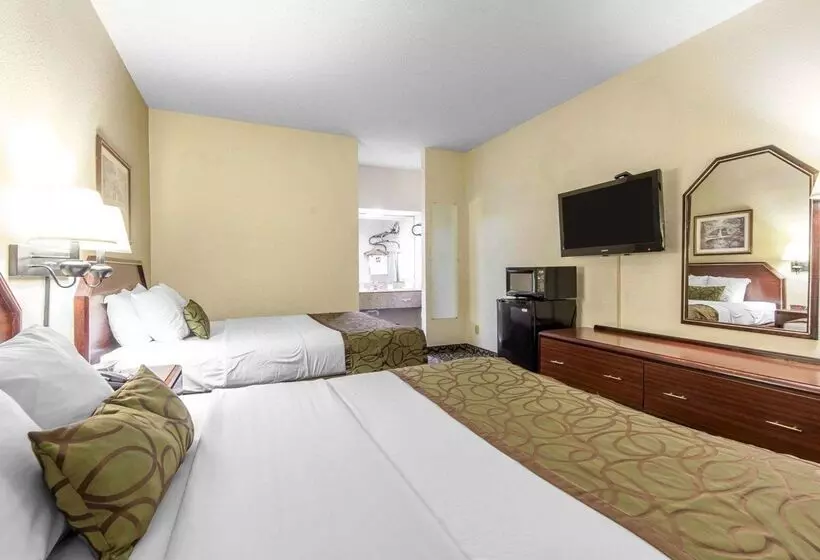 בית מלון כפרי Quality Inn Downtown