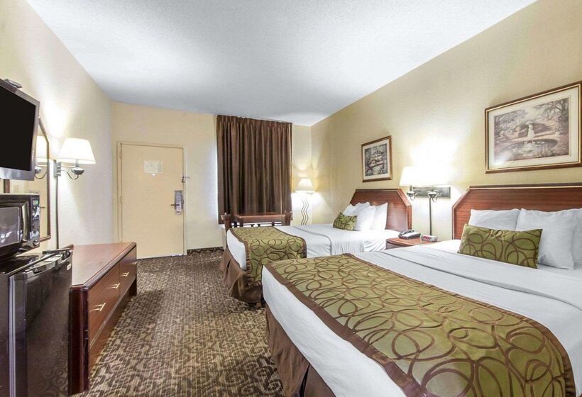 Отель Quality Inn Downtown