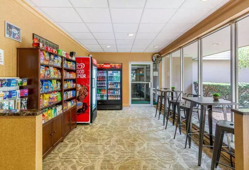 Отель Quality Inn Old Saybrook Westbrook