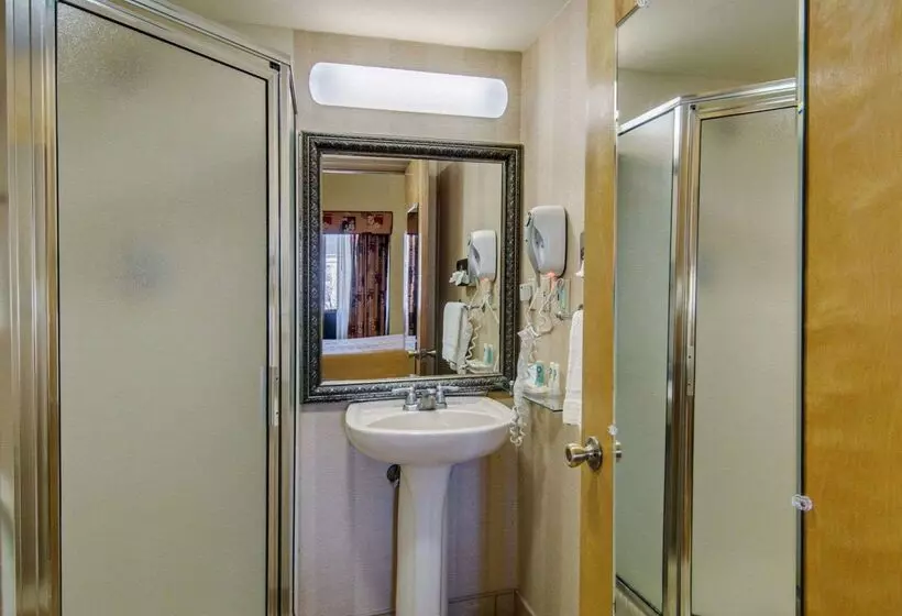 هتل Quality Inn Salem  I81