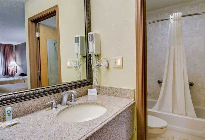هتل Quality Inn Salem  I81