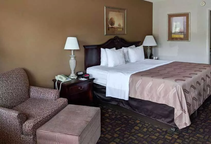 هتل Quality Inn Salem  I81