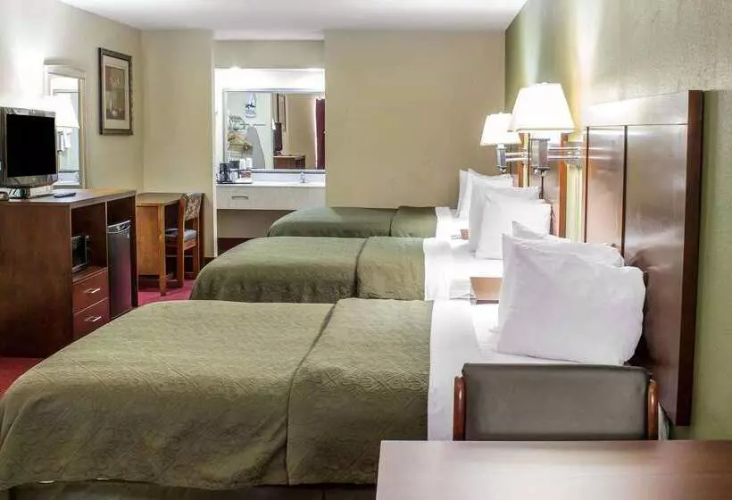 ホテル Quality Inn Selma   Smithfield