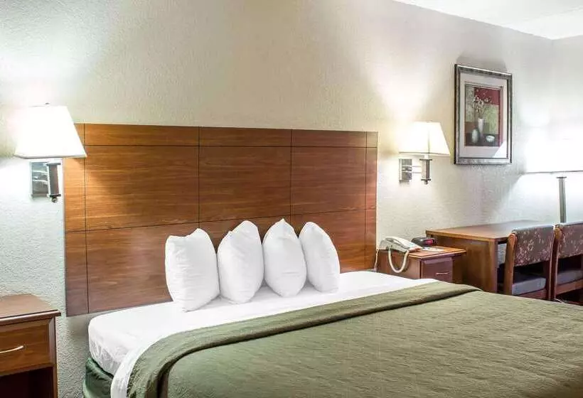 ホテル Quality Inn Selma   Smithfield