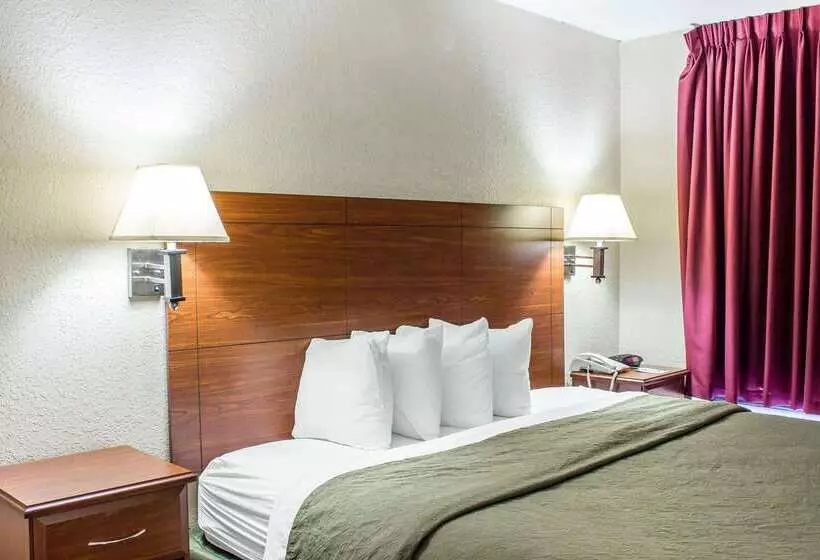 ホテル Quality Inn Selma   Smithfield
