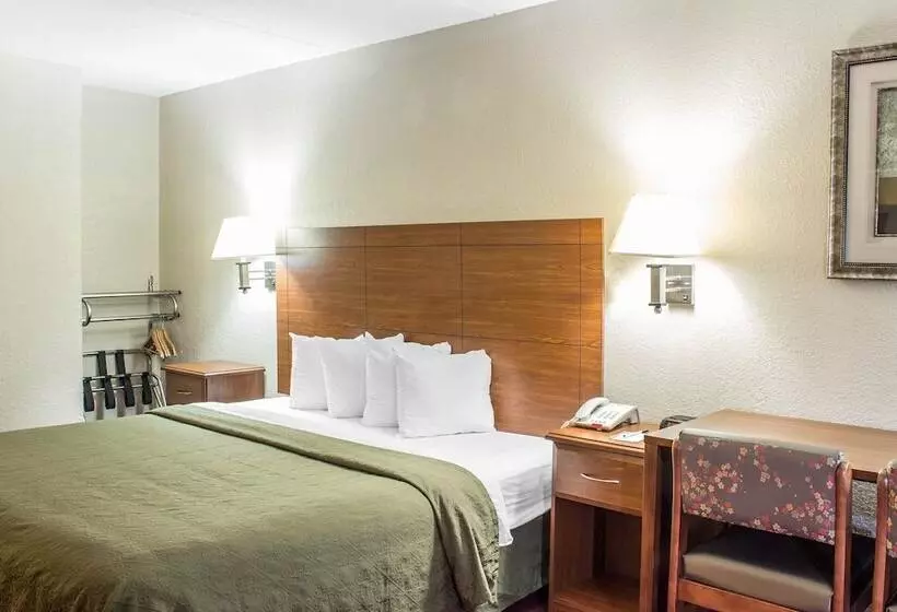 ホテル Quality Inn Selma   Smithfield