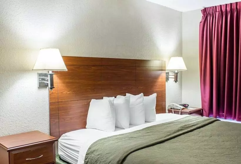 ホテル Quality Inn Selma   Smithfield