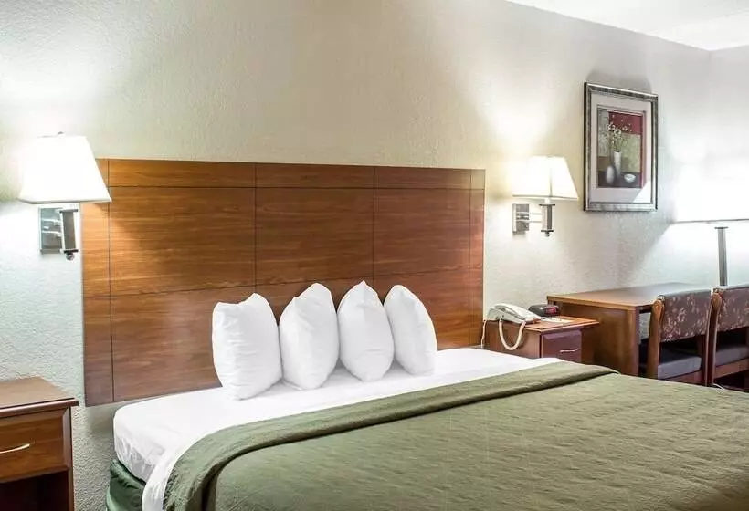 ホテル Quality Inn Selma   Smithfield