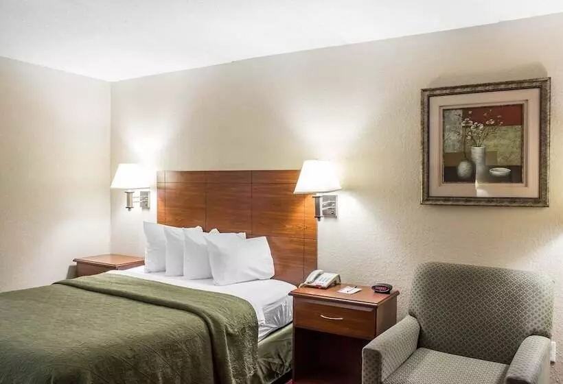 ホテル Quality Inn Selma   Smithfield