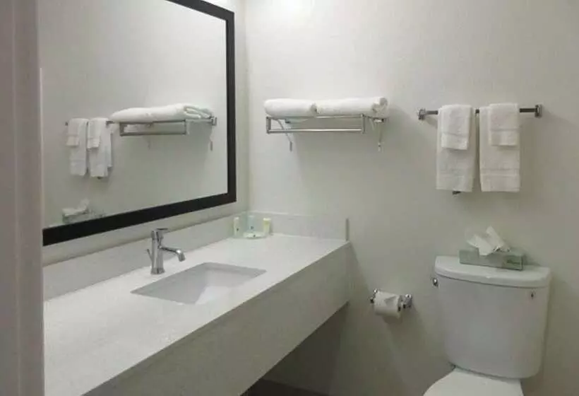 호텔 Quality Inn & Suites Fresno Northwest