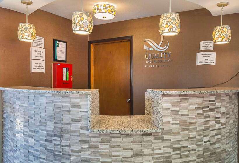 호텔 Quality Inn & Suites