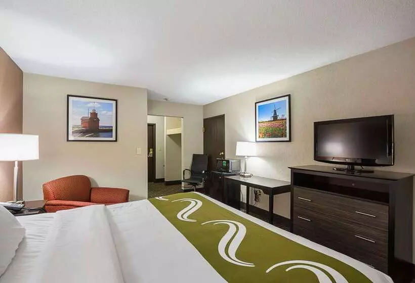 Отель Quality Inn & Suites