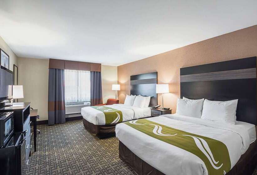 호텔 Quality Inn & Suites