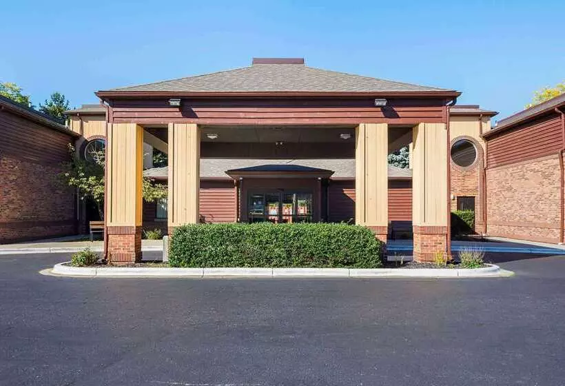 Отель Quality Inn & Suites