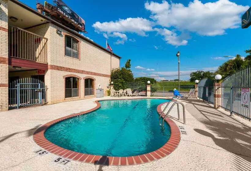 ホテル Quality Inn University Near Downtown