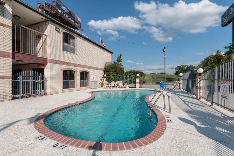 호텔 Quality Inn University Near Downtown