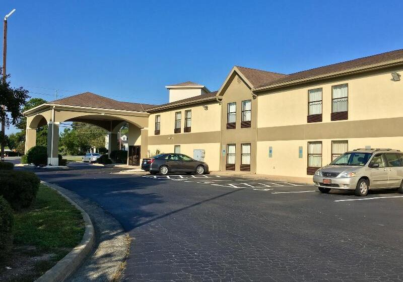 فندق Baymont By Wyndham Creedmoor