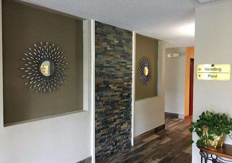 فندق Baymont By Wyndham Creedmoor