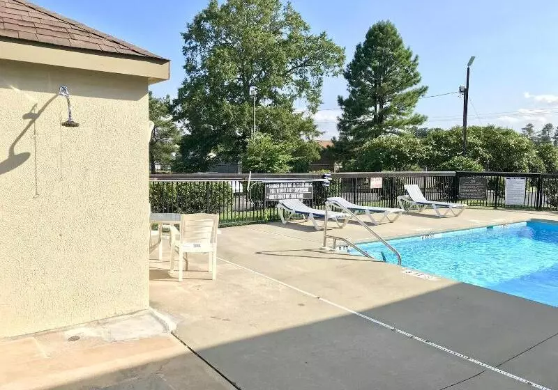 호텔 Baymont By Wyndham Creedmoor