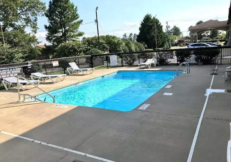 호텔 Baymont By Wyndham Creedmoor