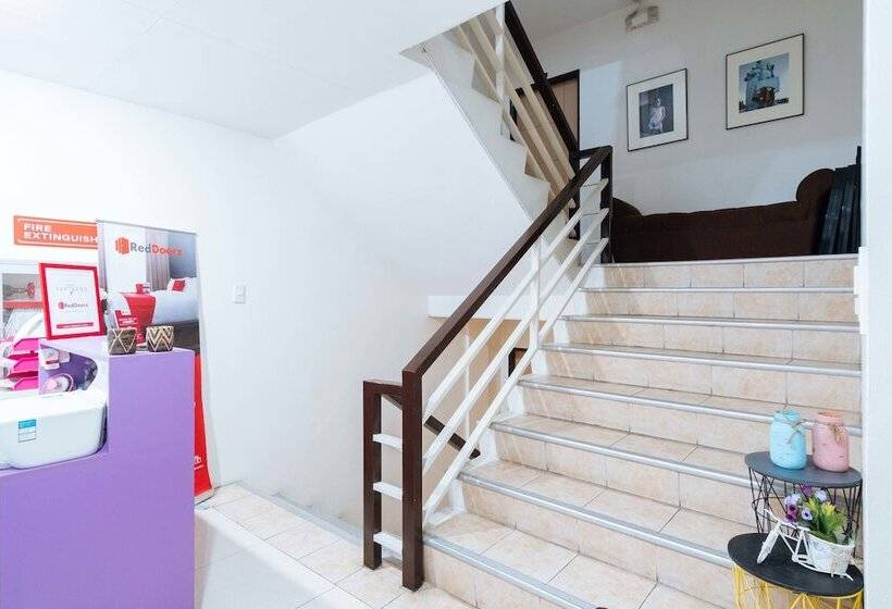 הוסטל Reddoorz Plus Near Robinsons Place Manila
